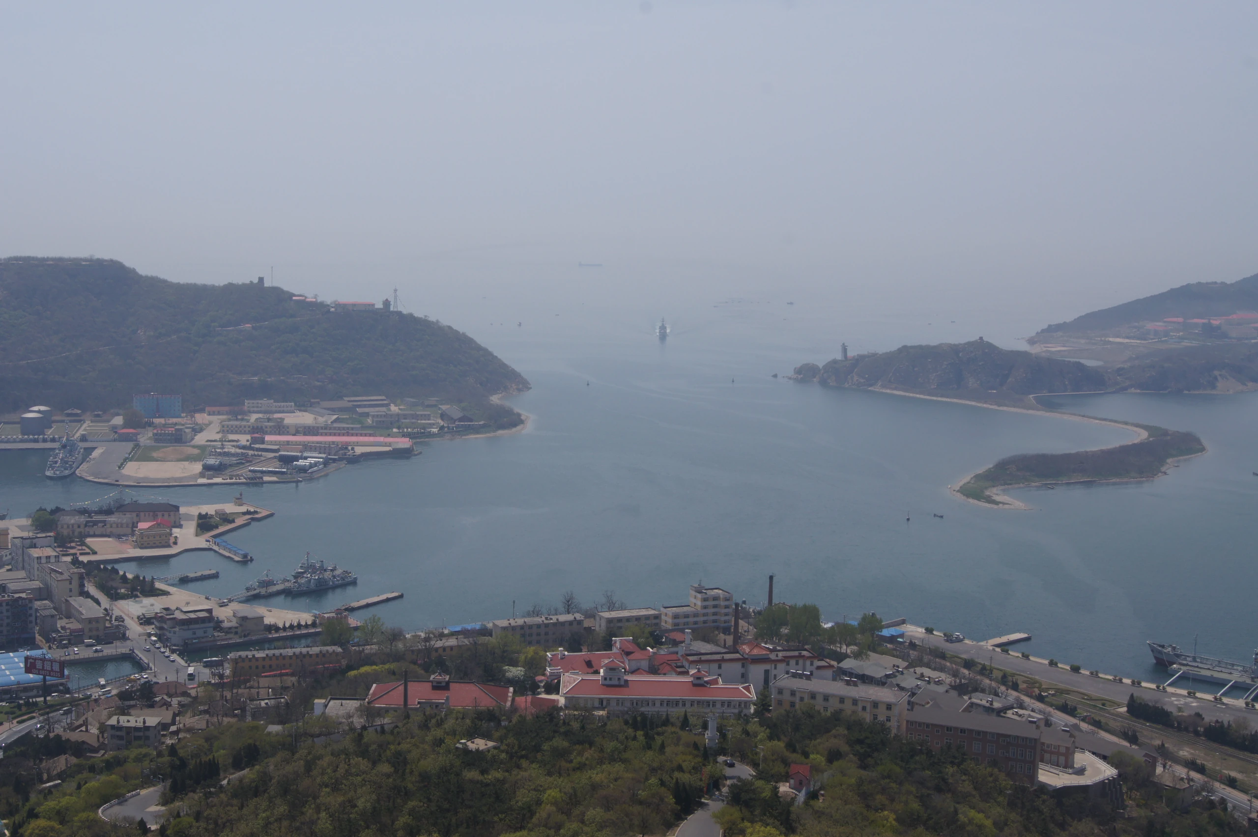 旅顺港俯瞰 · 2010 年实拍（白玉山站港湾配图）