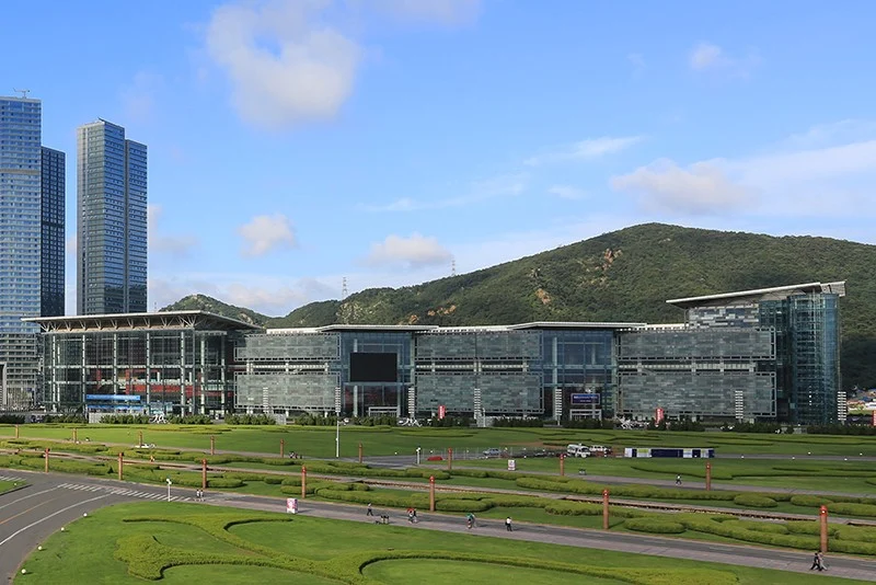 大连世界博览广场建筑全景;运营方官网资料照片
