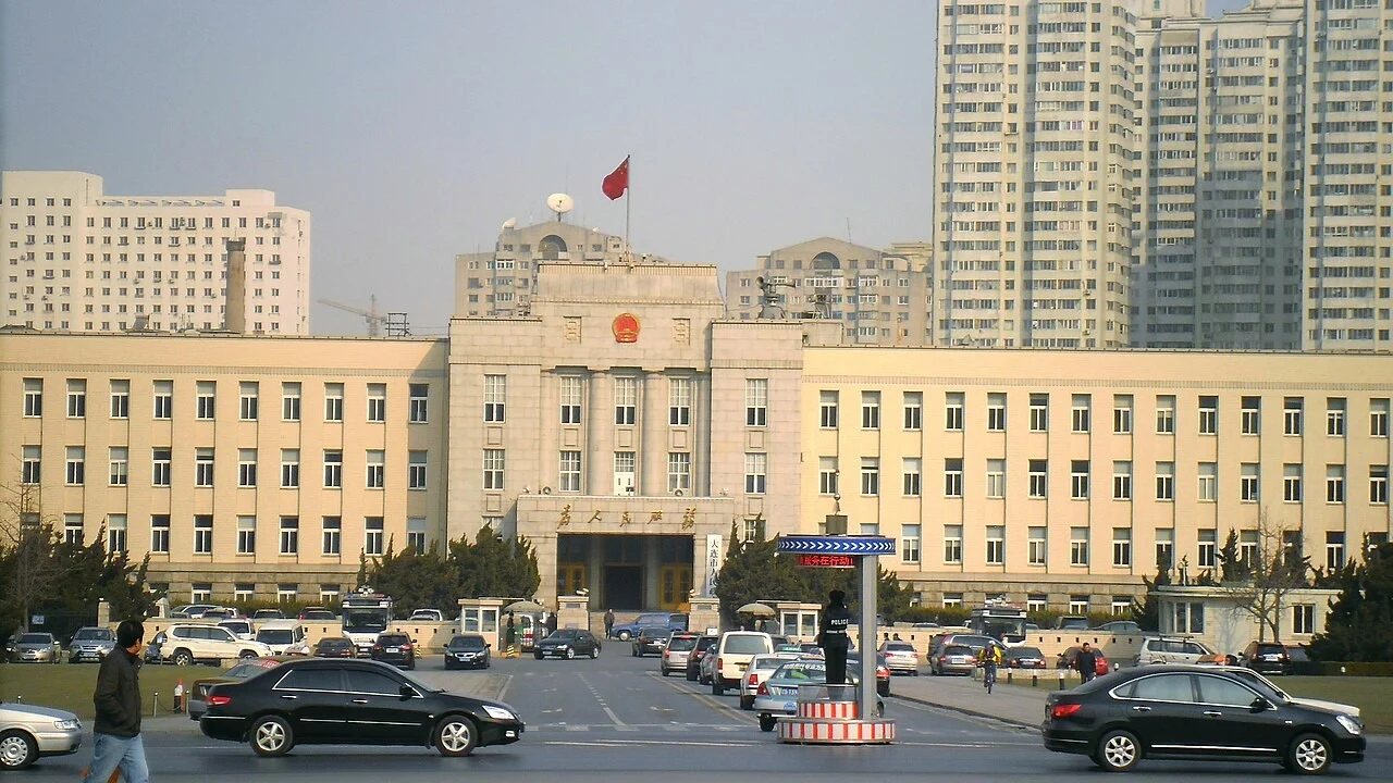 人民广场向北望市政府建筑(2012年资料照片)
